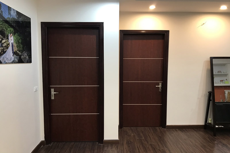 Lắp cửa gỗ composite tấm phẳng cho căn hộ chung cư Thanh Xuân Complex